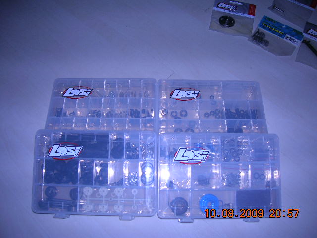 Caixas com Kits para embreagem, suspensao/amortecedor, rolamentos e parafusos/porcas/...