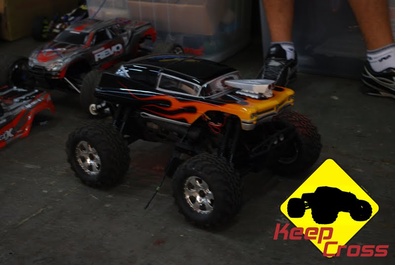 Bolha HPI GROVE HOBBER Pintada por KeepCross Modelismo com ação.
<br />
<br />Bolha destinada a auto modelos off road 1:8 (SAVAGE 4.6, REVO 3.3 e outros com o mesmo tamanho, podendo ser adaptada tambem na SAVEGE XL 5.9)
<br />
<br />Pintada nas cores: Preto, Amarelo e  Verme