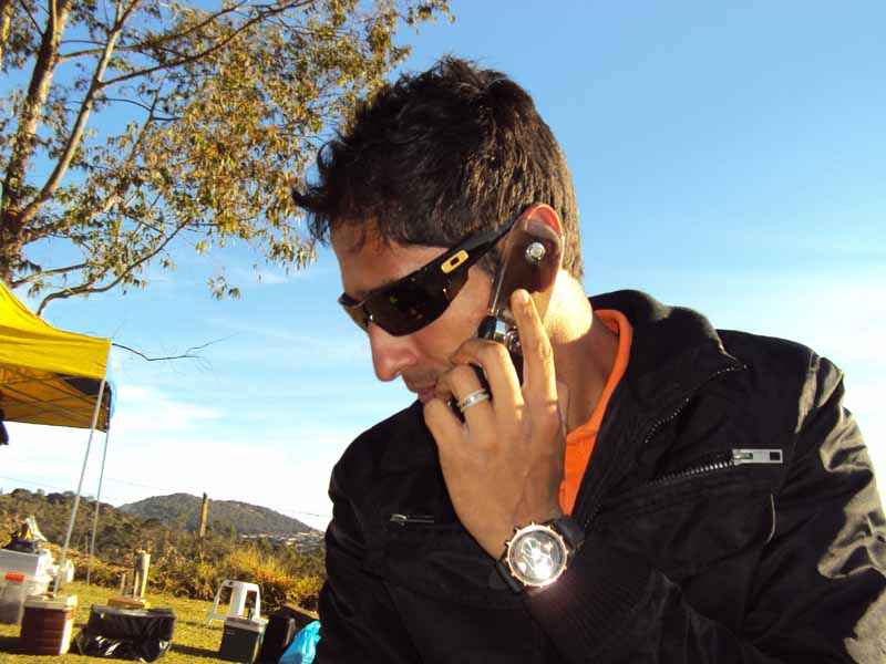 MAURICIO PRA QUEM ELE TA LIGANDO.LOGO DEPOIS DA CORRIDA.