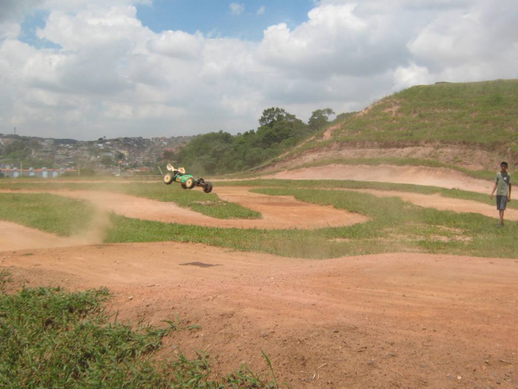Carro bom é carro no chão !!! ninguém sabe disso ??? Mais um no Hobby errado !