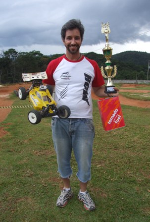 Pneus RCW e combustível TORNADO