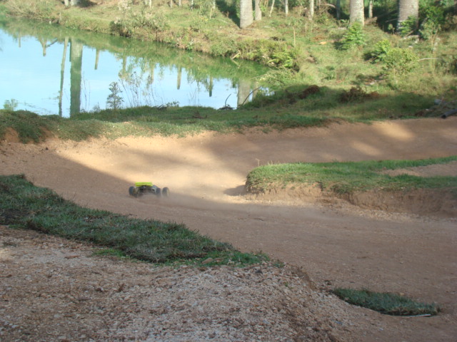 um dos pontos de maior adrenalina da pista .... " A CURVA DO LAGO " .... dedo colado !!!
