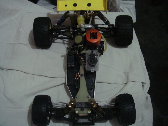 O chassis era de uma 10GT tubo , com as laterais serradas e foi feito um pequeno deck no centro do chassis para aumentar a rigidez , porém sem tirar toda a torção.