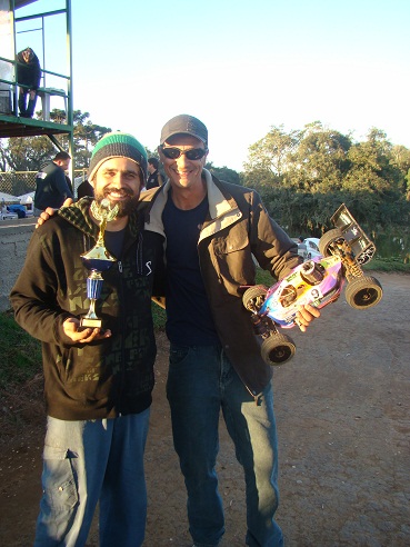 comemorando com o mecânico e parceiro de RC ... Marquito