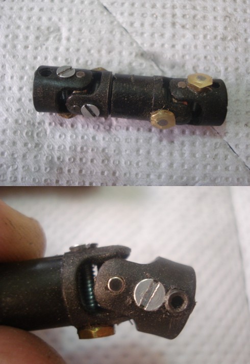 Nesta foto eu já coloquei os parafusos. Só dei uma esmerilhadinha a mais depois desta foto. Eu montei os parafusos invertidos para ajudar a não desbalancear muito o cardan.