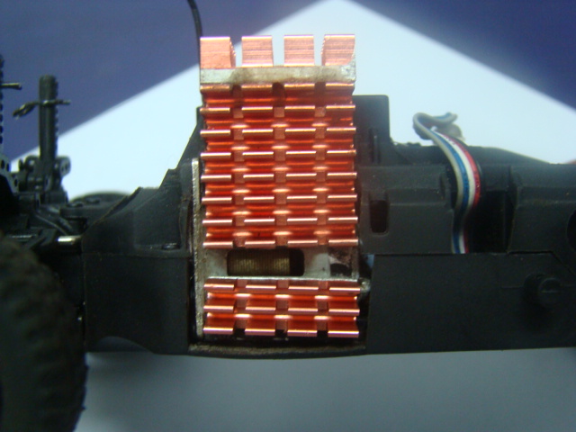dissipador colado na lateral dom motor , mantendo o respiro livre ....