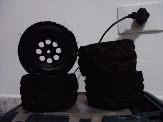 Bonito n fica, mas na falta de pneus com cravo, quebra um galhoo...rs
