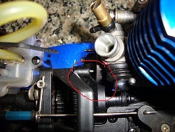 ele  tambem pega no  suporte do cambio se  notar eu tirei  um  pouco com a  dremel
