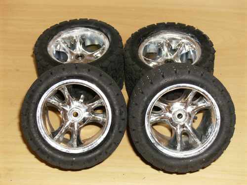 rodas rpm clawz 6-spoke chrome com pneus duratrax 2.2 para asfalto.jpg